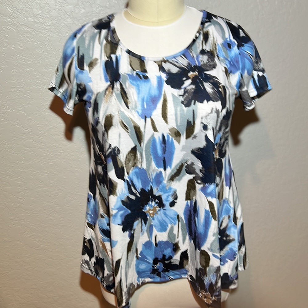 Nandashe | Watercolor Abstract Tee Top